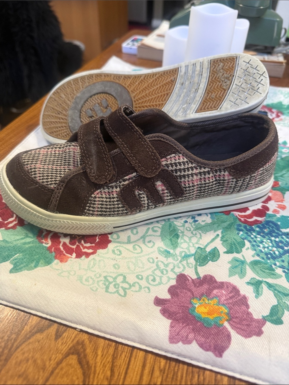 Ladies Etnies Brown Plaid Velcro Sneakers - Picture 3 of 6